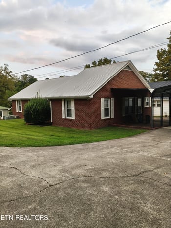 615 Wharf St, Loudon, TN 37774