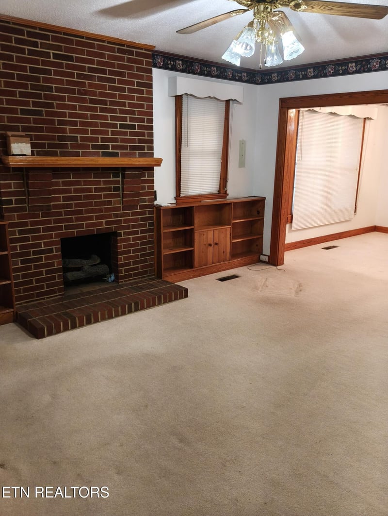 615 Wharf St, Loudon, TN 37774