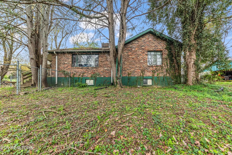 6155 Lacy Rd, Knoxville, TN 37912