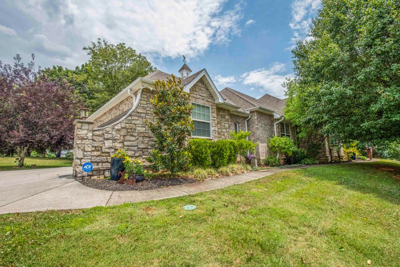 616 Davis Acres Dr, Maryville, TN 37804