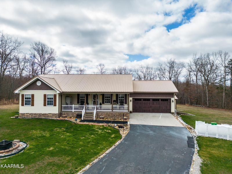 616 Divide Tr, Monterey, TN 38574