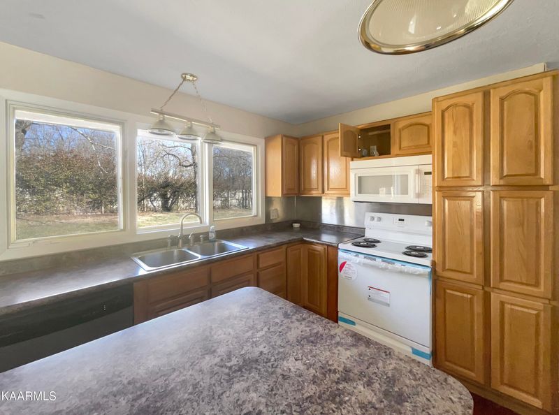 616 E Grinnell Cir, Knoxville, TN 37924