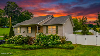 616 Hollow Dr, Strawberry Plains, TN 37871