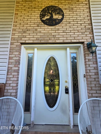 616 Hollow Dr, Strawberry Plains, TN 37871