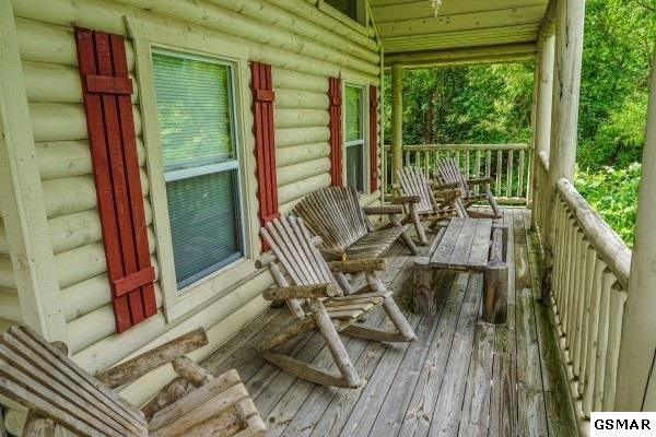616 Magic Kingdom Ln, Sevierville, TN 37876