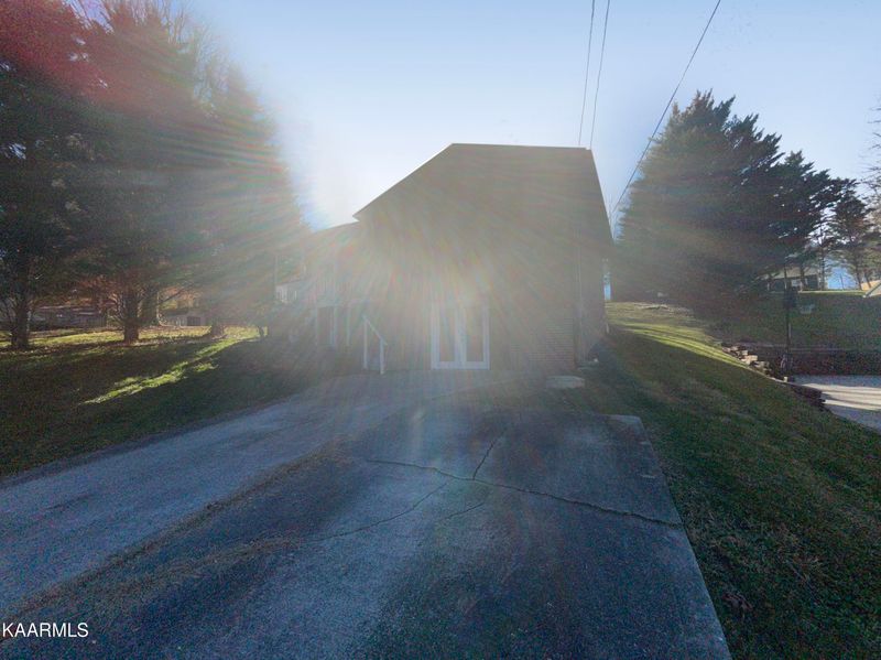 616 Melton Hill, Clinton, TN 37716