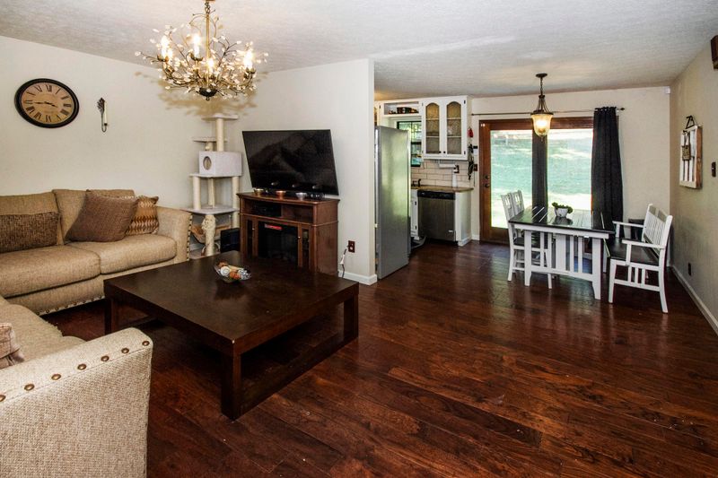 616 Melton Hill Dr, Clinton, TN 37716