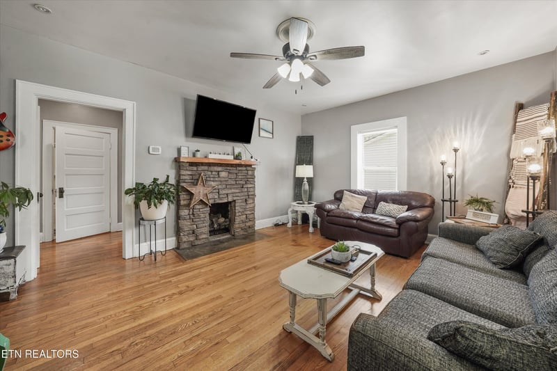 616 Mitchell Dr, Knoxville, TN 37912