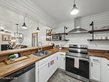 616 Turkey Nest Rd #APT 313, Gatlinburg, TN 37738