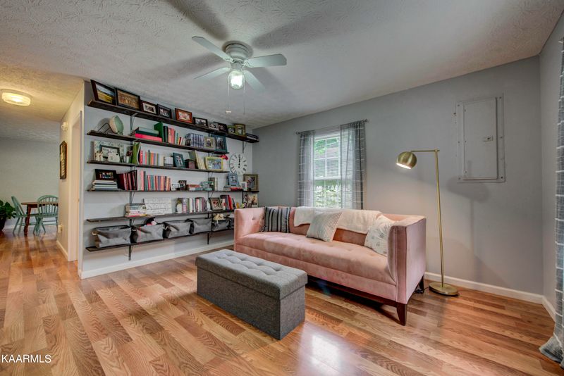 616 W 2nd Ave, Lenoir City, TN 37771