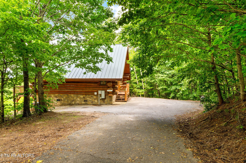 617 Almost Heaven Way, Gatlinburg, TN 37738
