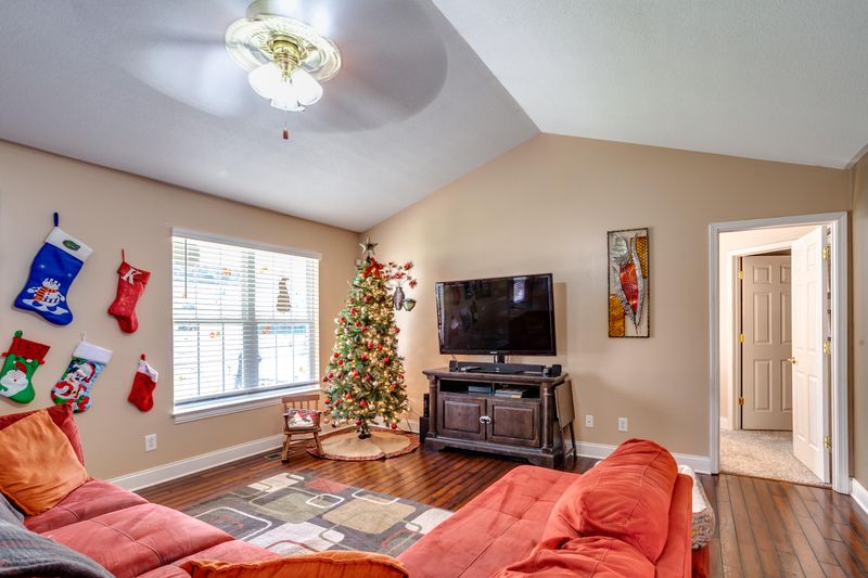 617 Autumn Harvest Ln, Kodak, TN 37764