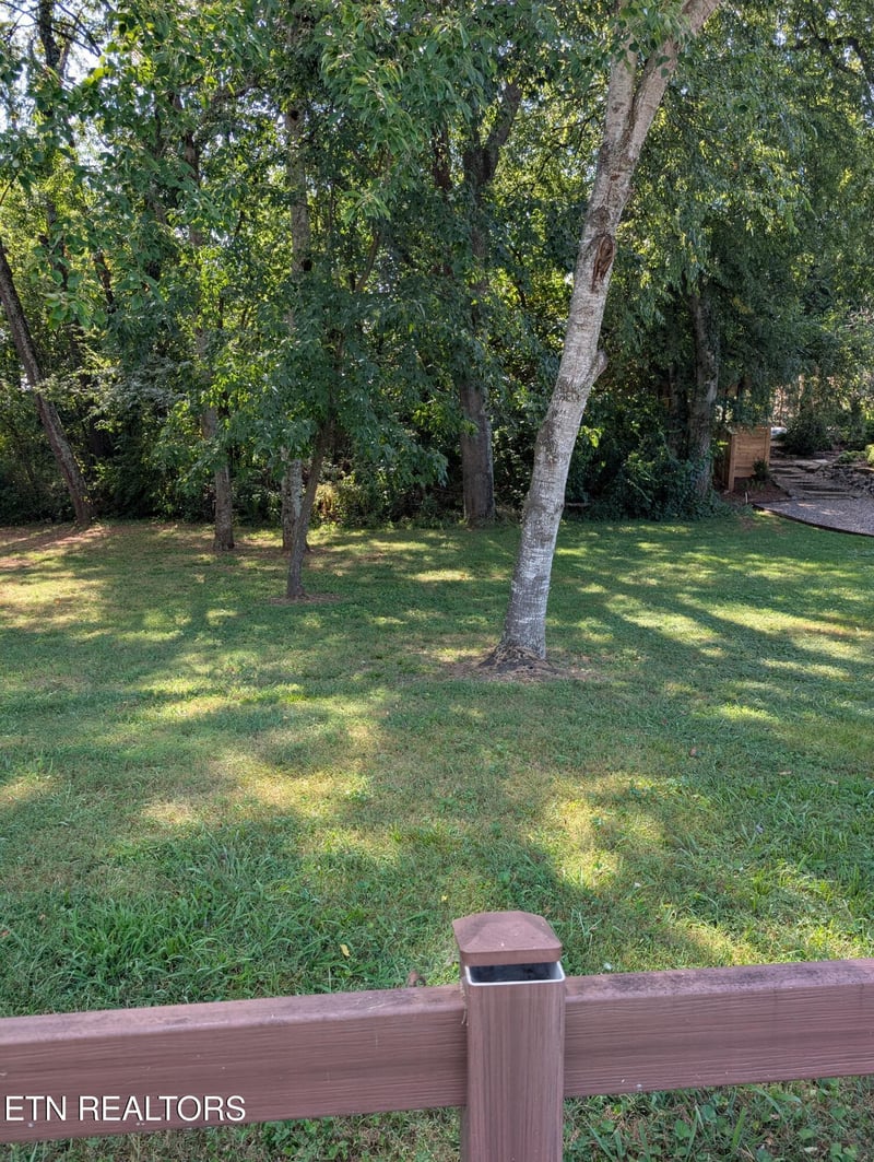 617 Davis Acres Dr, Maryville, TN 37804