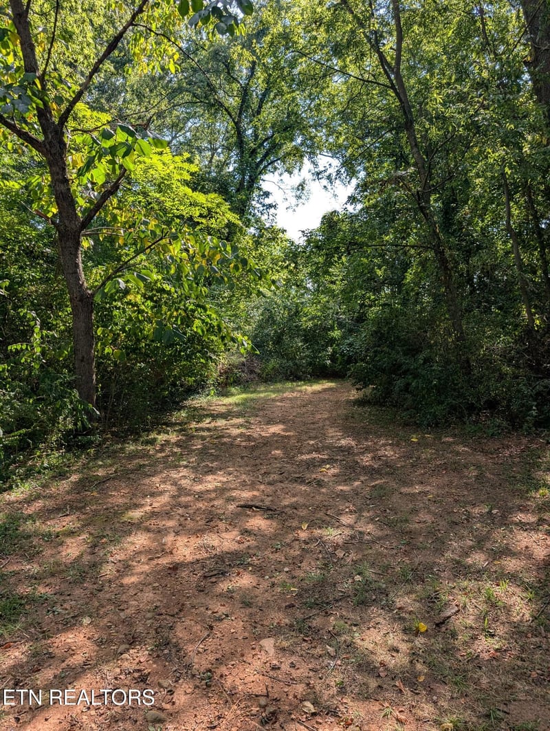 617 Davis Acres Dr, Maryville, TN 37804