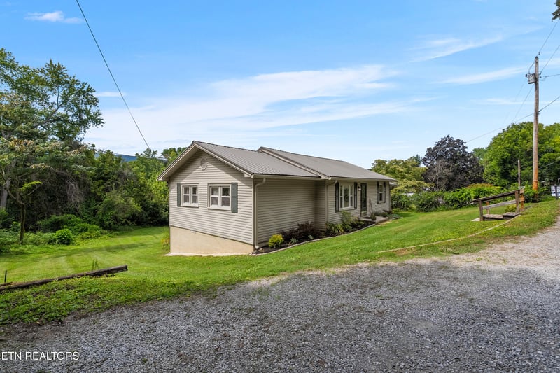 617 Hillside Rd, Rockwood, TN 37854