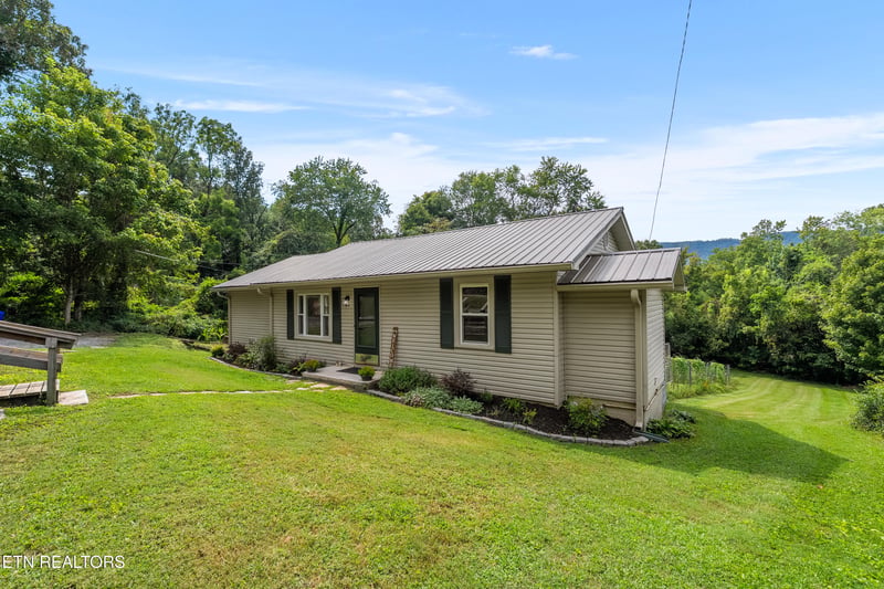 617 Hillside Rd, Rockwood, TN 37854
