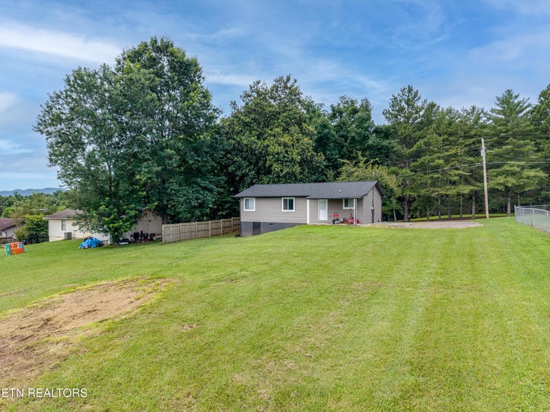 617 Patterson Rd, Walland, TN 37886