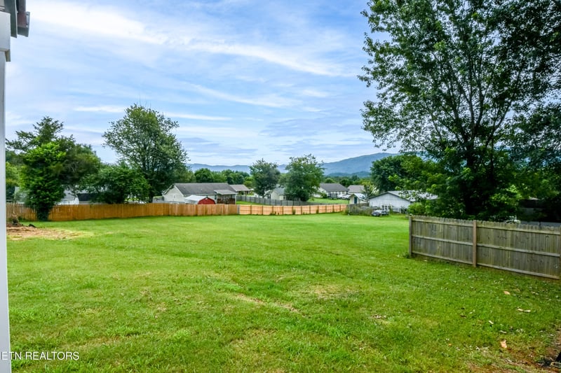 617 Patterson Rd, Walland, TN 37886