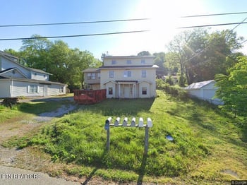 617 Russell Ave, Harriman, TN 37748