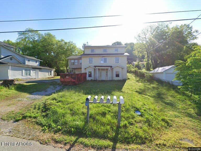 617 Russell Ave, Harriman, TN 37748