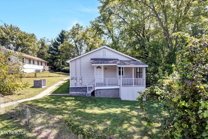 617 W Outer Dr, Oak Ridge, TN 37830