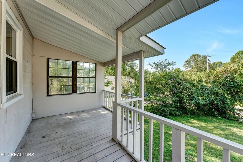 617 W Outer Dr, Oak Ridge, TN 37830