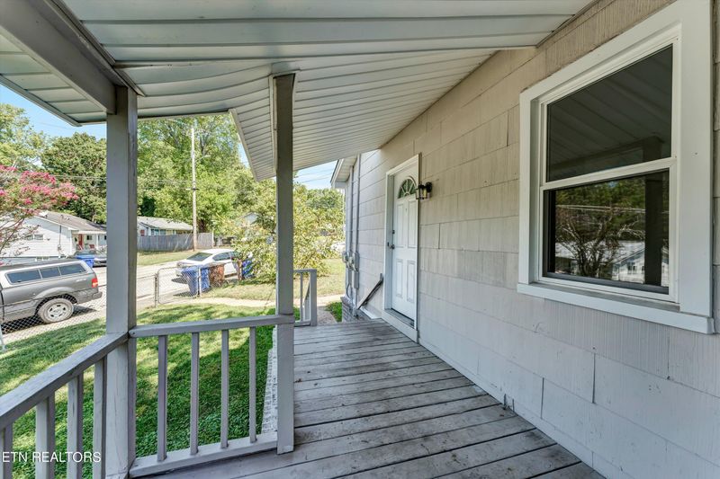 617 W Outer Dr, Oak Ridge, TN 37830