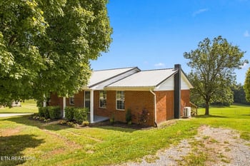 6172 Beacon Light Rd, Whitesburg, TN 37891