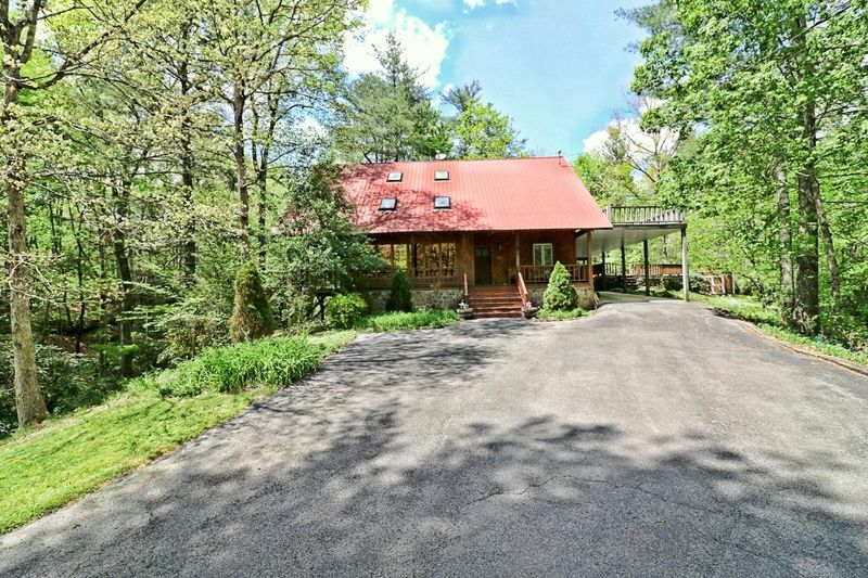618 Big Springs Rd, Oneida, TN 37841