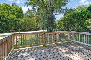618 E Ridgecrest Dr, Kingston, TN 37763