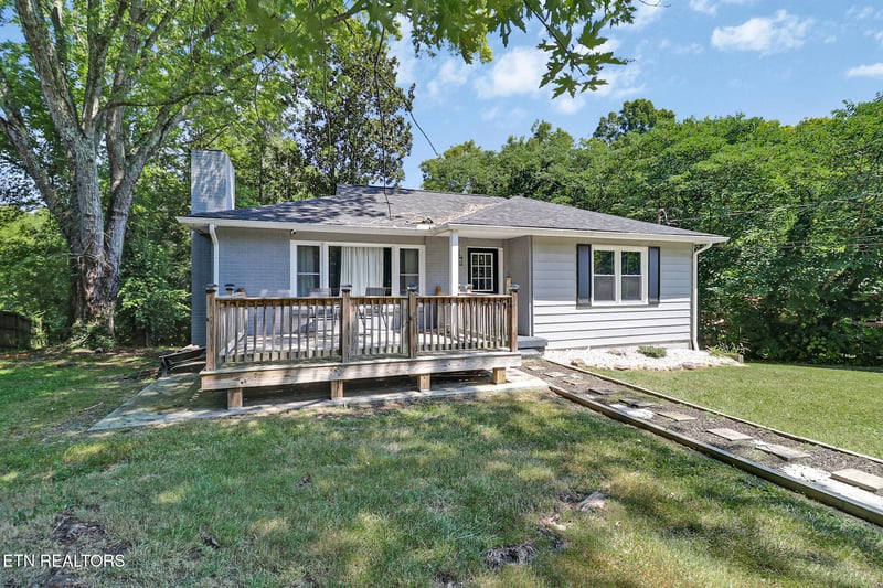 618 E Ridgecrest Dr, Kingston, TN 37763