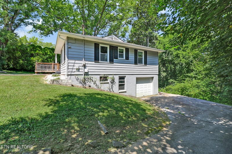 618 E Ridgecrest Dr, Kingston, TN 37763
