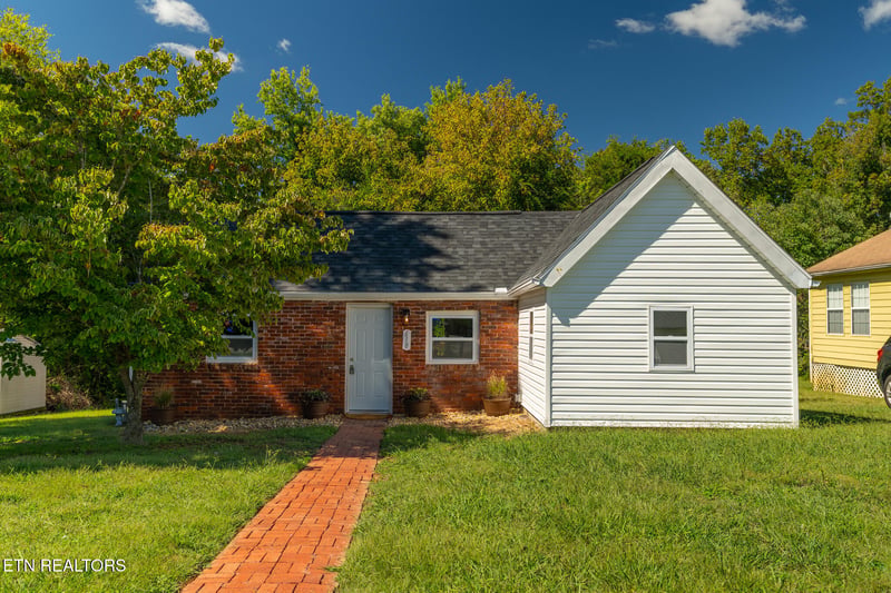 618 Glendale Ave, Clinton, TN 37716