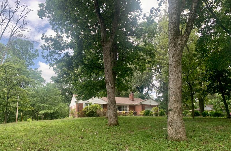 618 S South Charles G Seivers Blvd, Clinton, TN 37716