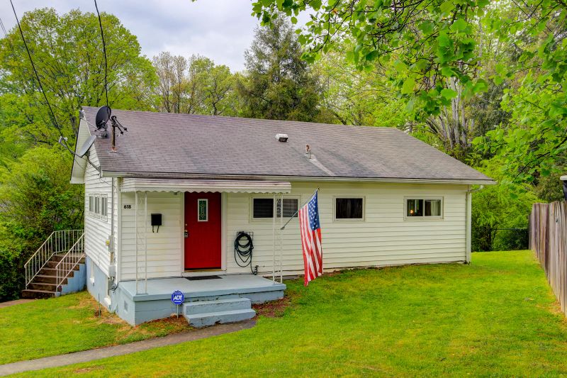 618 W Outer Dr, Oak Ridge, TN 37830