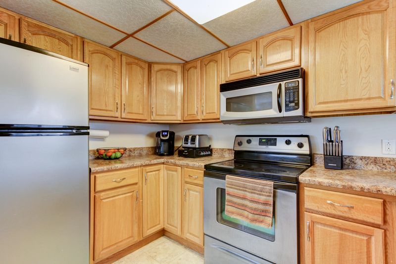618 W Outer Dr, Oak Ridge, TN 37830