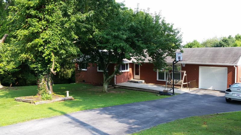 619 E Ridgecrest Dr, Kingston, TN 37763