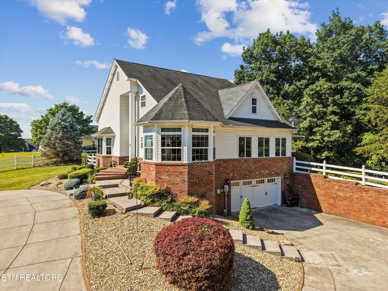 619 Emerald Ave, Kodak, TN 37764
