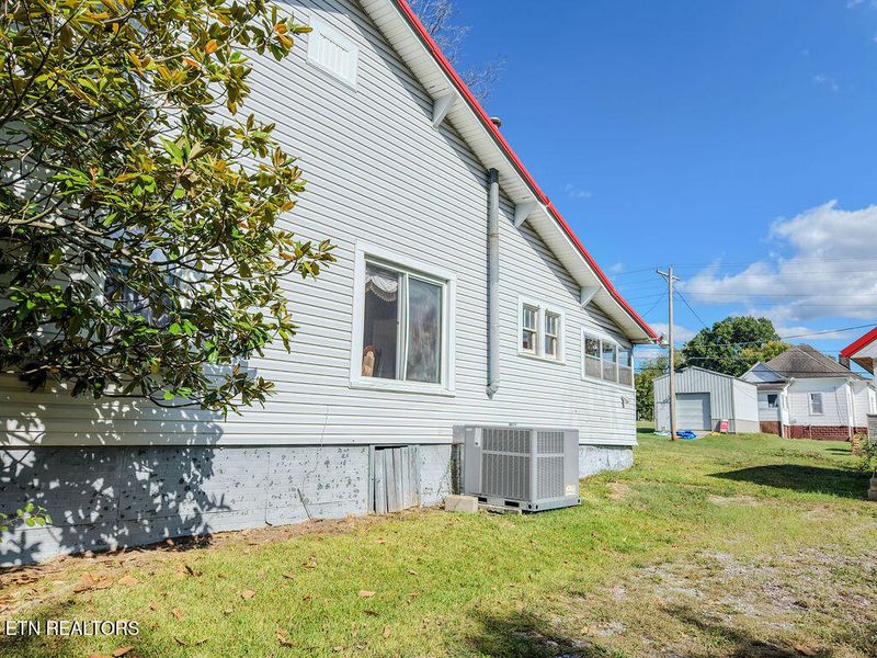 619 Indiana Ave, Etowah, TN 37331