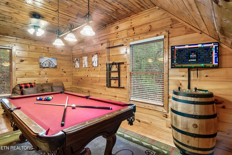 619 Pine Mtn Rd, Pigeon Forge, TN 37863