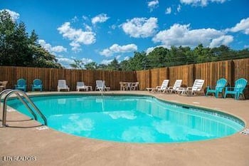 619 Pine Mtn Rd, Pigeon Forge, TN 37863