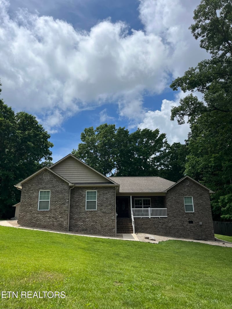 62 Cardinal Loop, Crossville, TN 38555