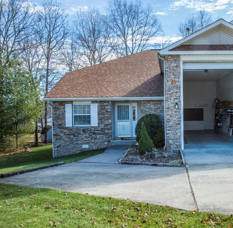 62 Hawthorn Loop, Crossville, TN 38555