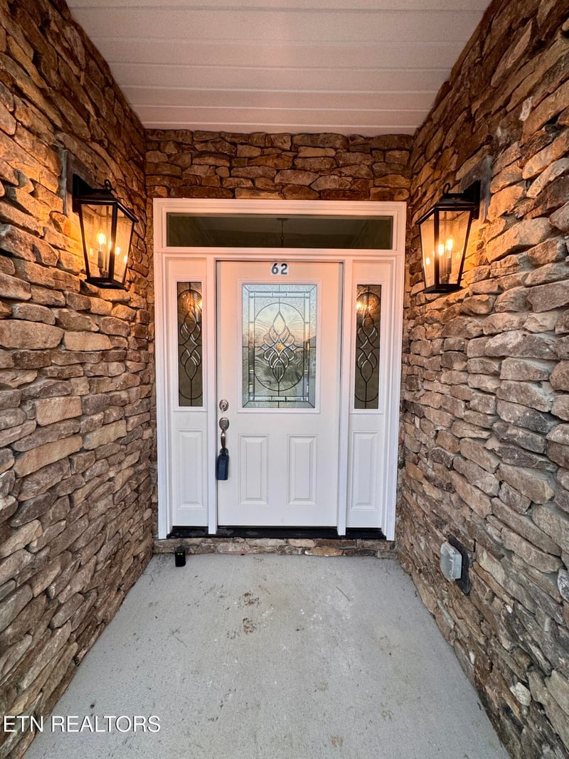 62 Whitson Ln, Crossville, TN 38572