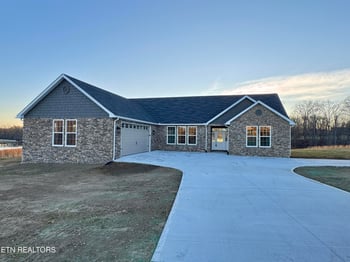 62 Whitson Ln, Crossville, TN 38572
