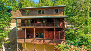 620 Chickasaw Gap Way, Pigeon Forge, TN 37863