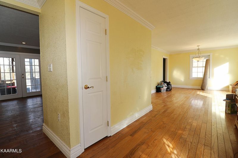 620 Cowan Ln, Oneida, TN 37841