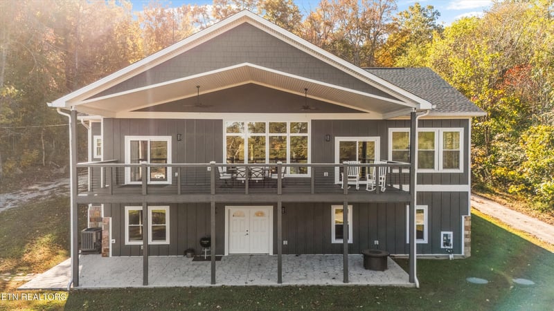 620 E Norris Point Rd, Lafollette, TN 37766