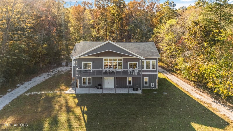 620 E Norris Point Rd, Lafollette, TN 37766