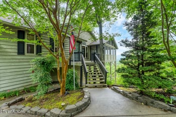 620 Hawk View Dr, Townsend, TN 37882
